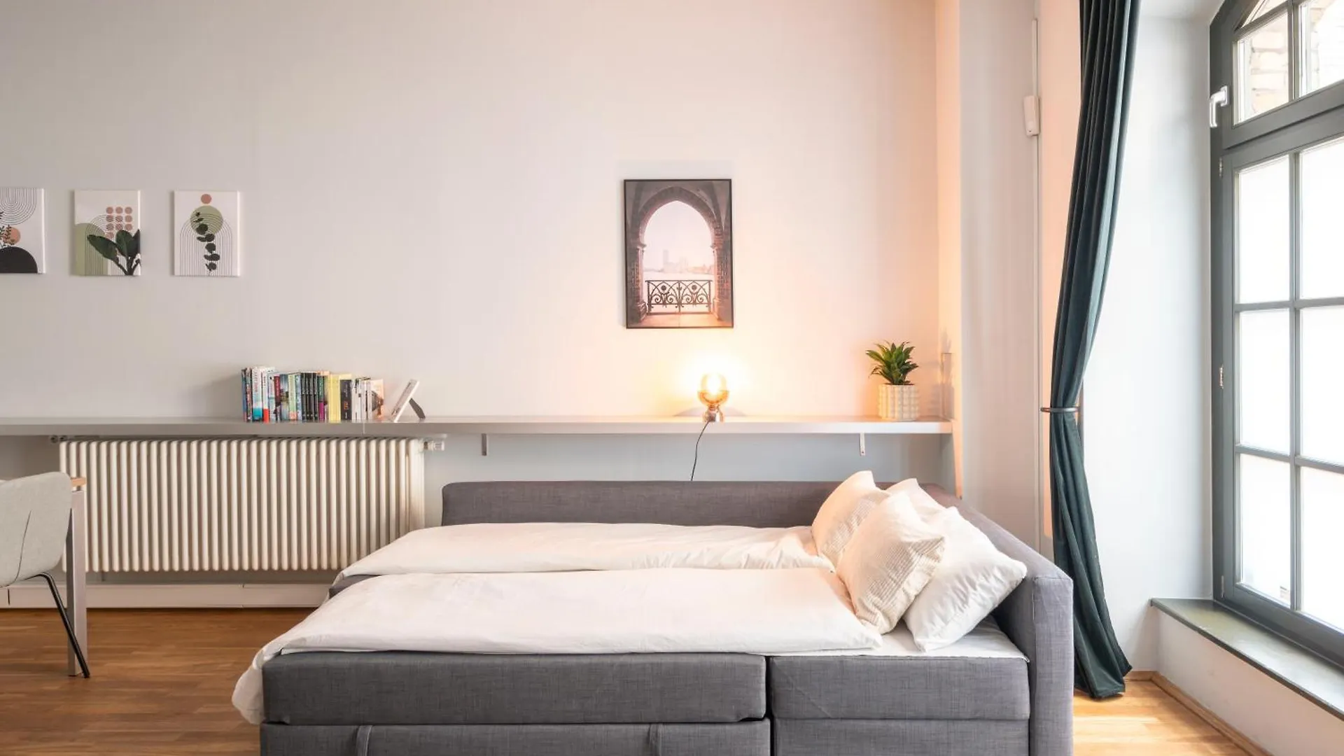 Homely Berlin - Central, Spacious, Rosenthaler Platz I Cafe 0*,