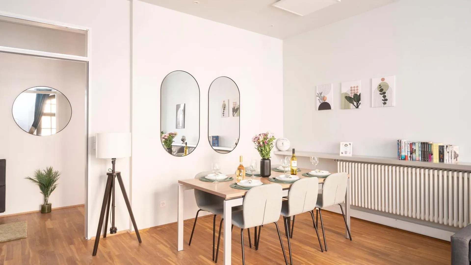 Homely Berlin - Central, Spacious, Rosenthaler Platz I Cafe 0*,