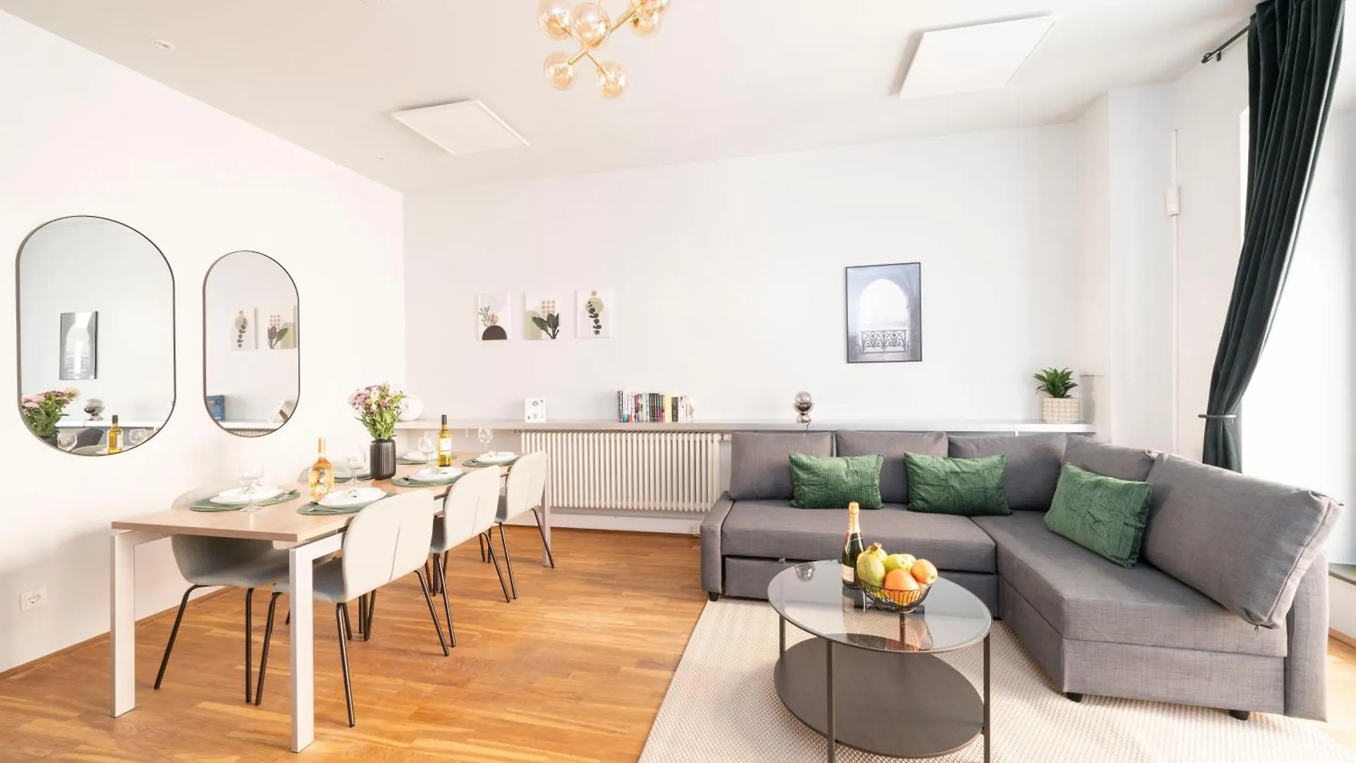 Homely Berlin - Central, Spacious, Rosenthaler Platz I Cafe