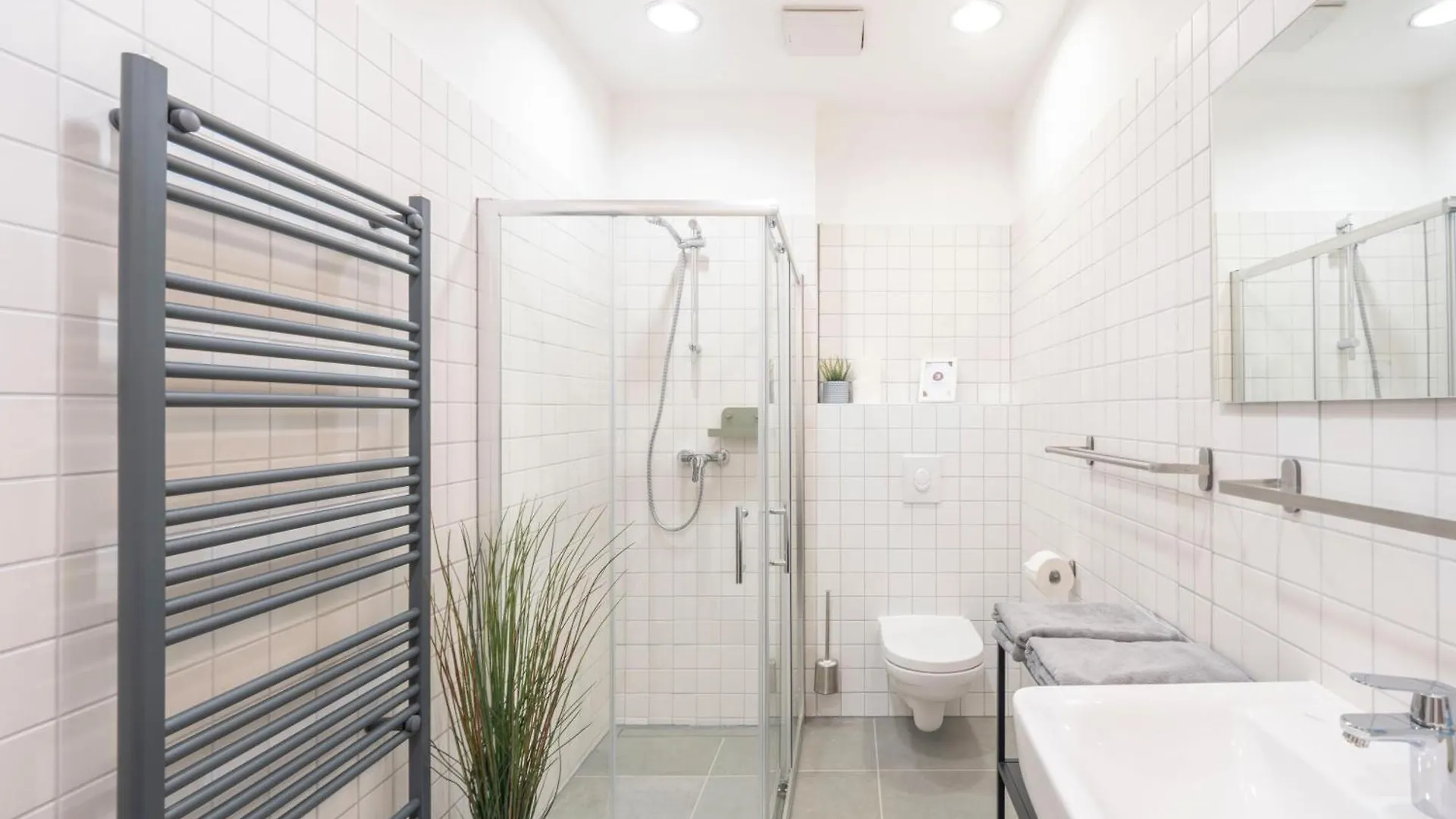 Homely Berlin - Central, Spacious, Rosenthaler Platz I Cafe 0*,  ألمانيا